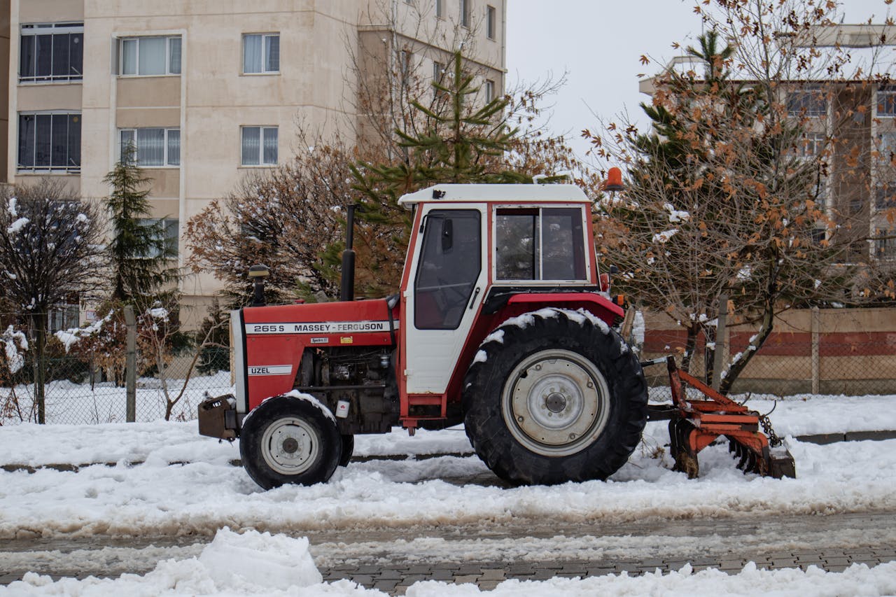 Dlaczego oryginalne części do Massey Ferguson to inwestycja w niezawodność Twojego ciągnika?